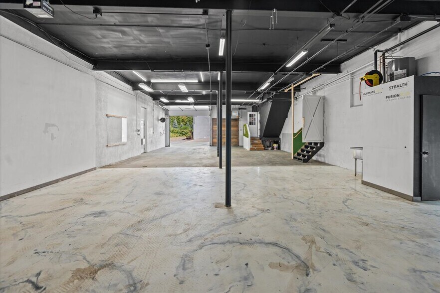 More Photos Of 171-173 Shaker Rd, East Longmeadow General Retail For Sale