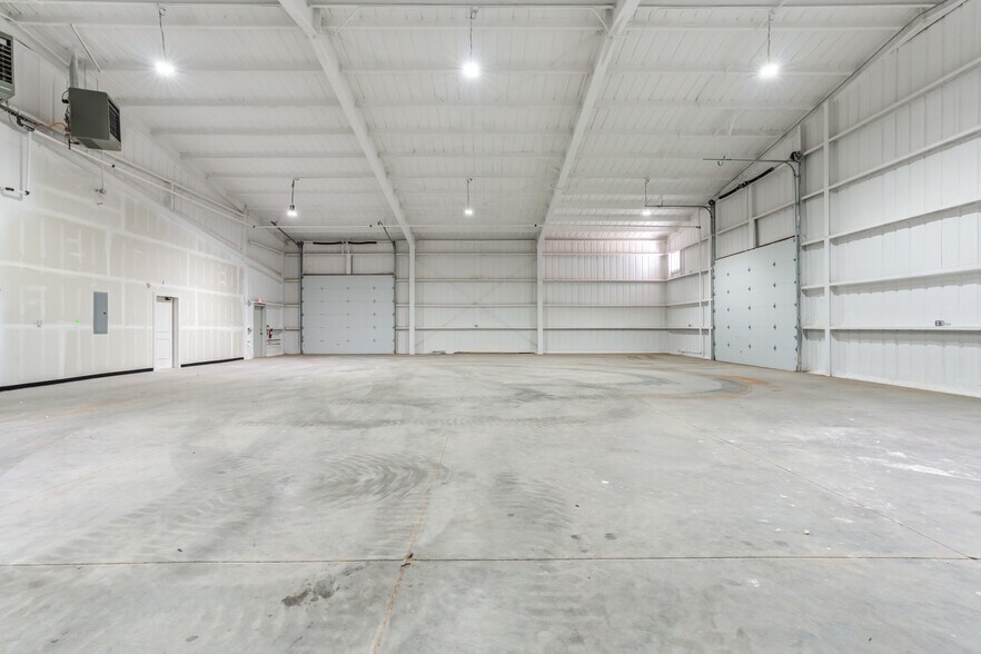 More Photos Of 3205 118th St, Lubbock Distribution For Sale