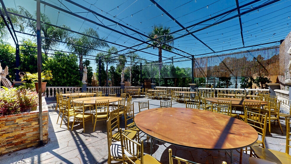 More Photos Of 6500 Foothill Blvd, Tujunga Restaurant For Sale