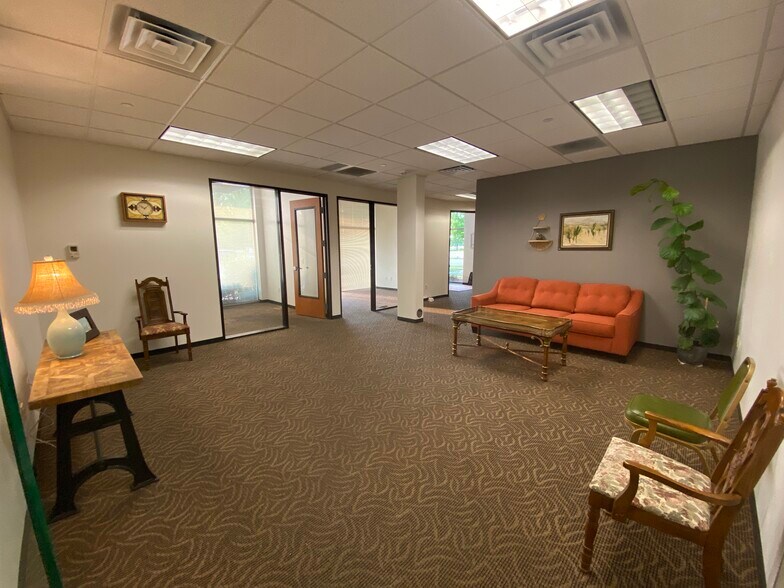 More Photos Of 533 E Riverside Dr, Eagle Office Residential For Lease