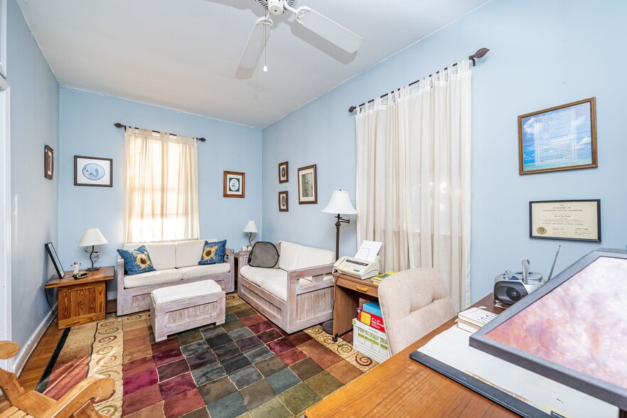 More Photos Of 211 N 5th Ave, Hopewell Office For Sale
