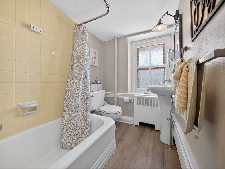 More Photos Of 1434-1436 W Broad St, Quakertown Office For Sale