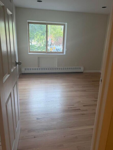 More Photos Of 11882 Metropolitan Ave, Kew Gardens Office For Sale