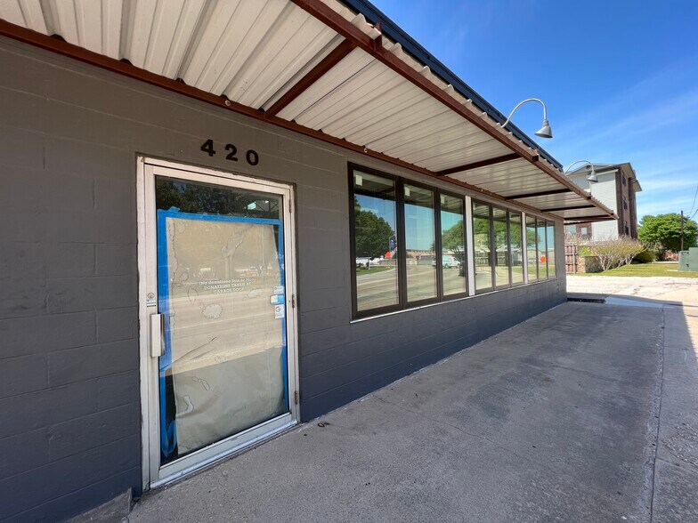 More Photos Of 420 S Bell Ave, Denton Freestanding For Lease