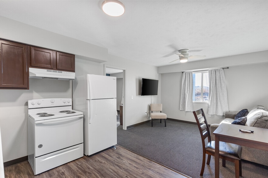 More Photos Of 26553 Magnolia Road, Underwood Hotel For Sale