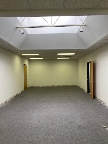 More Photos Of 83 S Putt Corners Rd, New Paltz Distribution For Sale