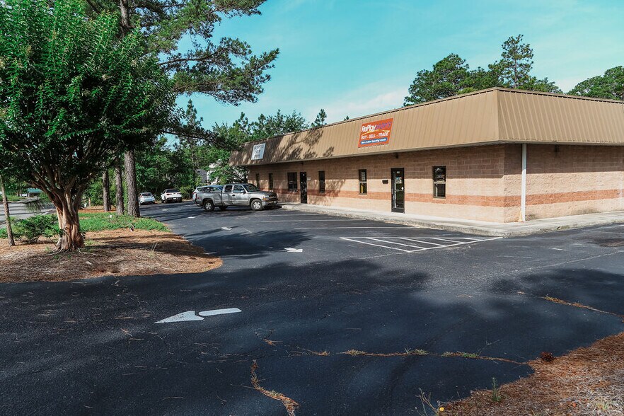 More Photos Of 173 Davis St, Southern Pines Flex For Lease