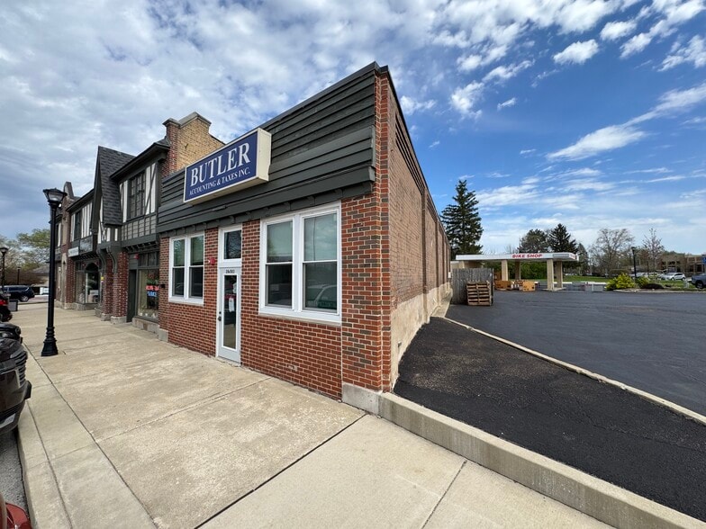 Primary Photo Of 28W583 Stafford Pl, Warrenville Restaurant For Lease