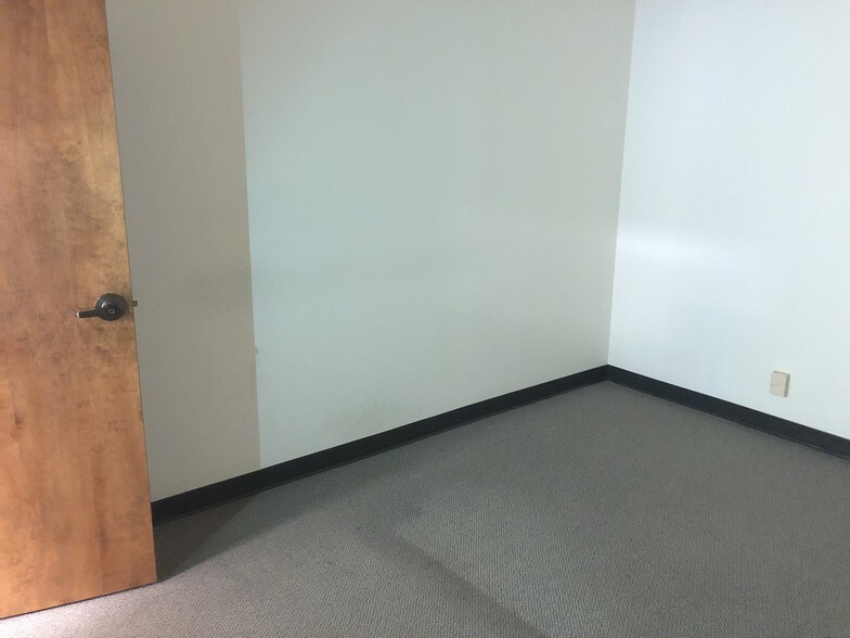 More Photos Of 1140-1144 Willagillespie Rd, Eugene Office For Sale