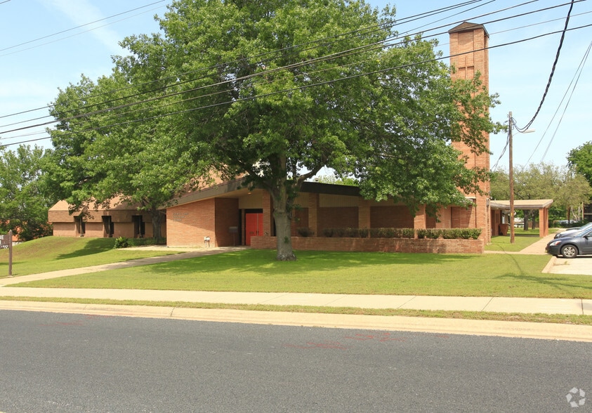 Primary Photo Of 908 Old Koenig Ln, Austin Religious Facility For Lease