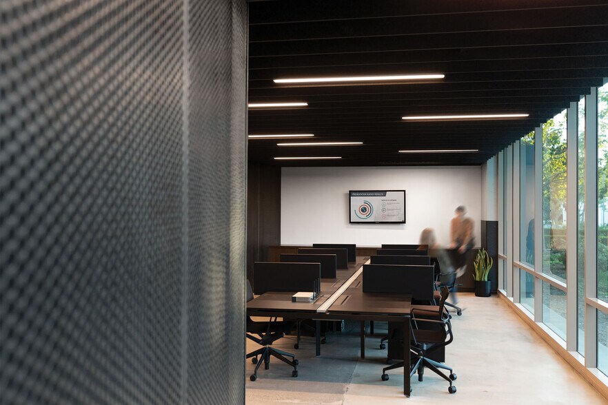 More Photos Of 2625 Townsgate Rd, Westlake Village Office For Lease