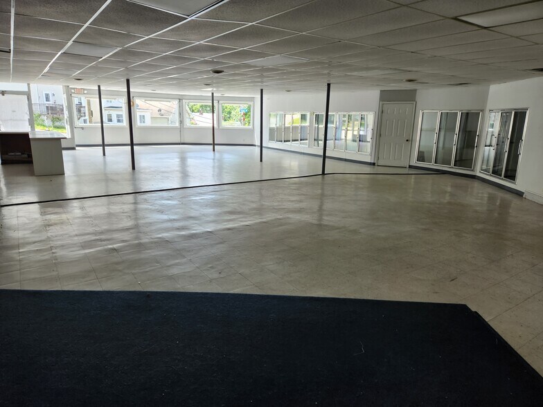 More Photos Of 92 Pine St, Laconia Convenience Store For Sale