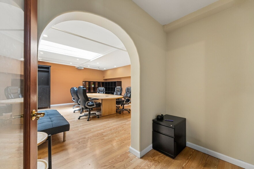 More Photos Of 825-829 27th Ave, Oakland Manufacturing For Sale