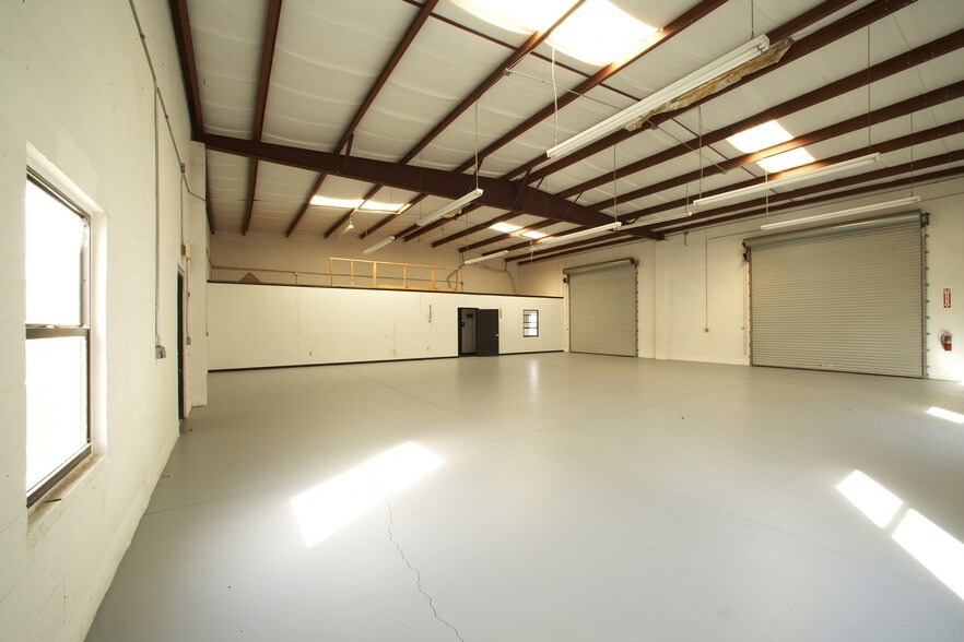 More Photos Of 8000-8016 118th Ave N, Largo Unknown For Lease