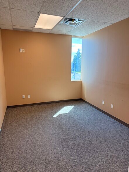 More Photos Of 11806 126 St NW, Edmonton Office For Lease