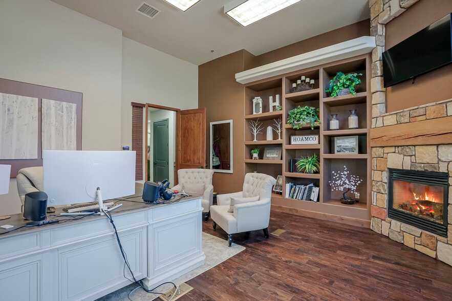 More Photos Of 3207 Lakeside Vlg, Prescott Office For Sale