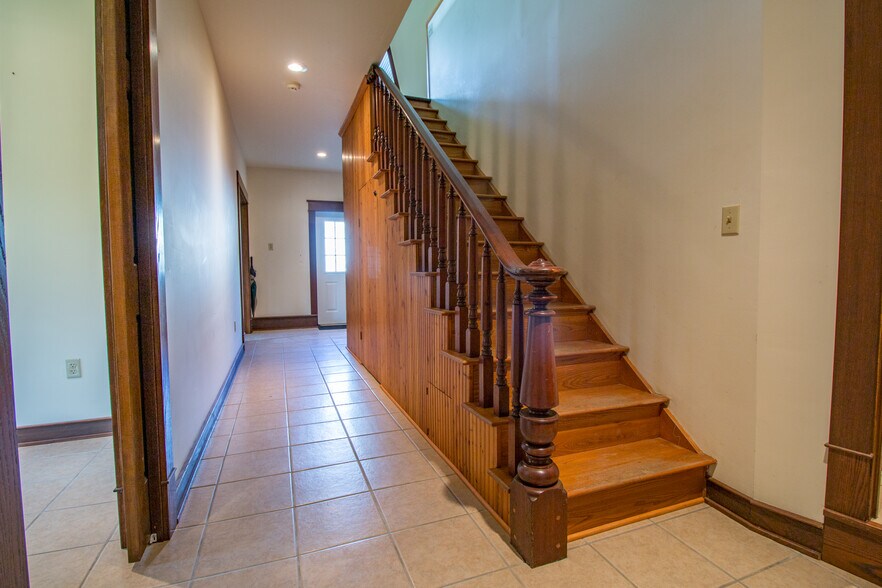 More Photos Of 1946 State Route 208, Pulaski Office For Sale