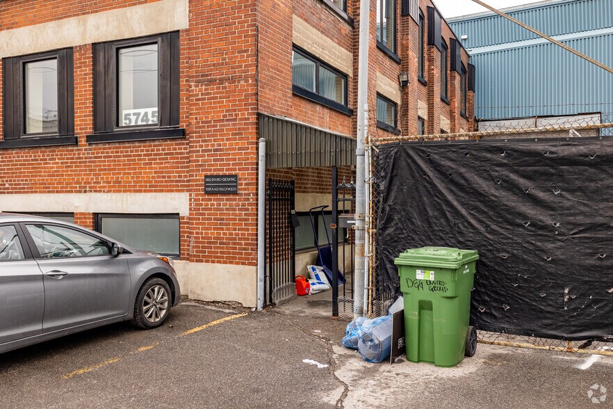 More Photos Of 5745-5795 Pl Turcot, Montréal Warehouse For Lease