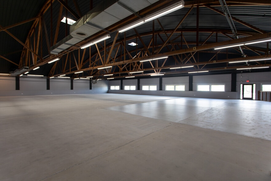 More Photos Of 901 9th St N, Great Falls Showroom For Sale