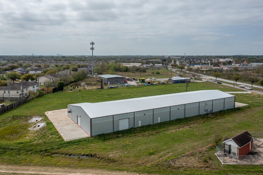 More Photos Of 6424 Queenston Blvd, Houston Light Distribution For Sale