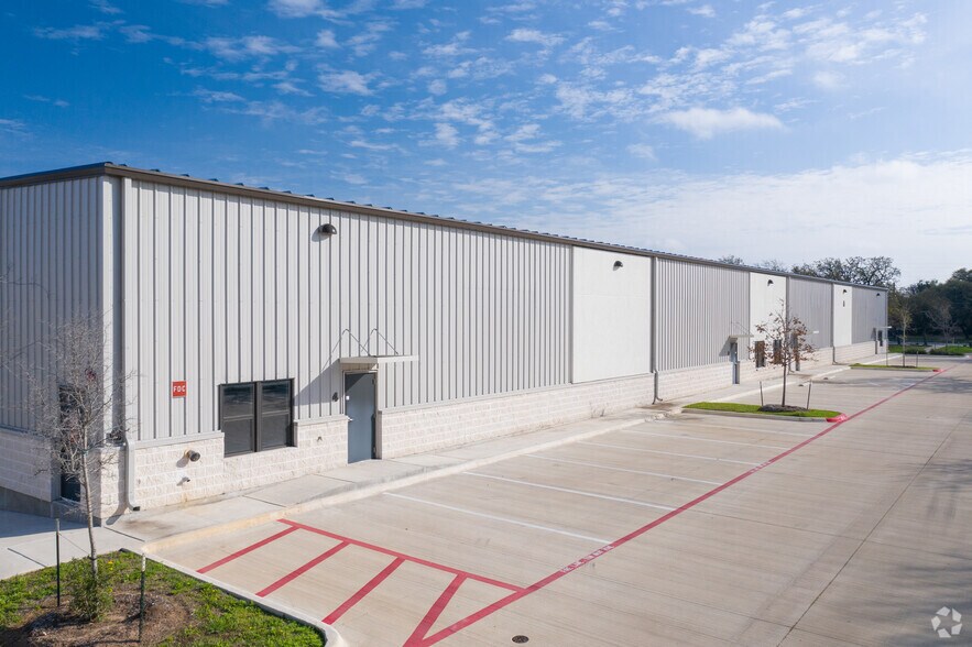More Photos Of 1501 Leander Dr, Leander Warehouse For Lease