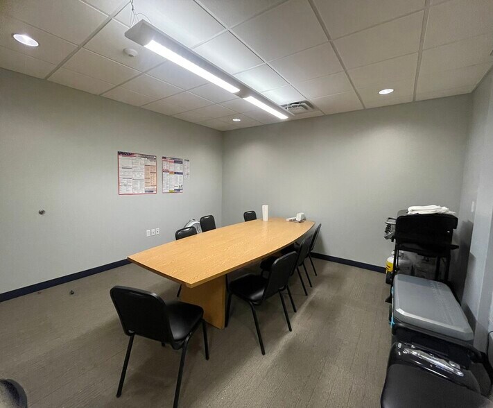 More Photos Of 1300-1318 Western Ave, Pittsburgh Flex For Lease