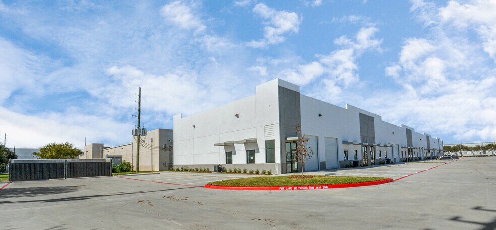 More Photos Of 12425 W Airport Blvd, Sugar Land Light Distribution For Lease