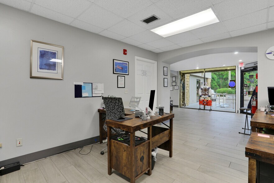 More Photos Of 3787 Old Middleburg Rd, Jacksonville Office For Sale