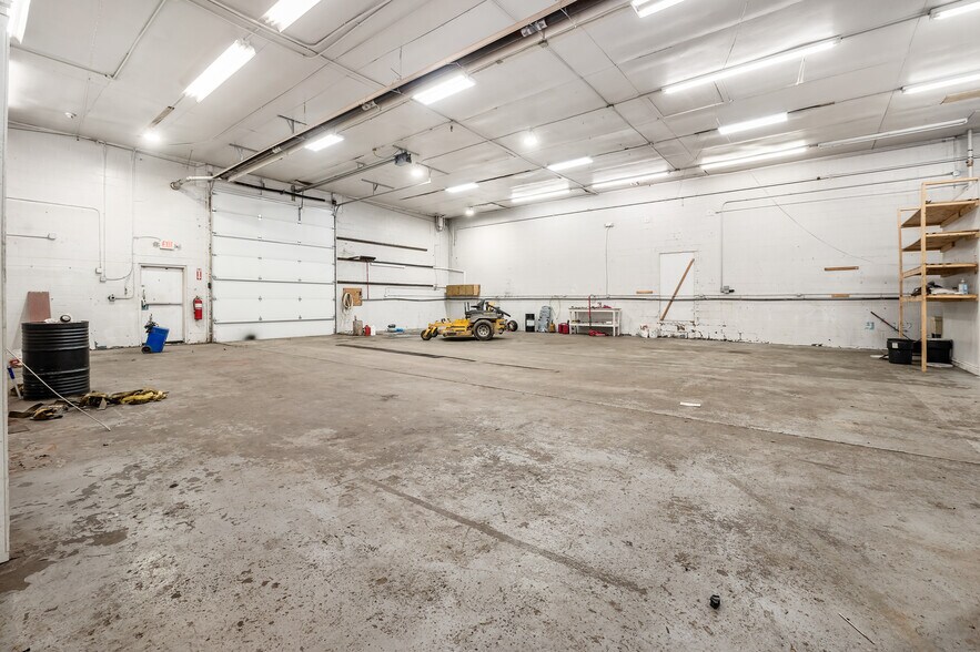 More Photos Of 127 Basin St, Hebron Warehouse For Lease