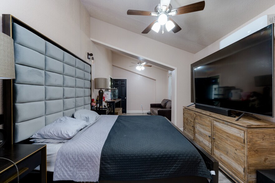 More Photos Of 4388 County Road 197, Alvin Specialty For Sale