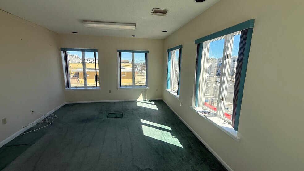 More Photos Of 2900 Dune Dr, Avalon Office For Lease