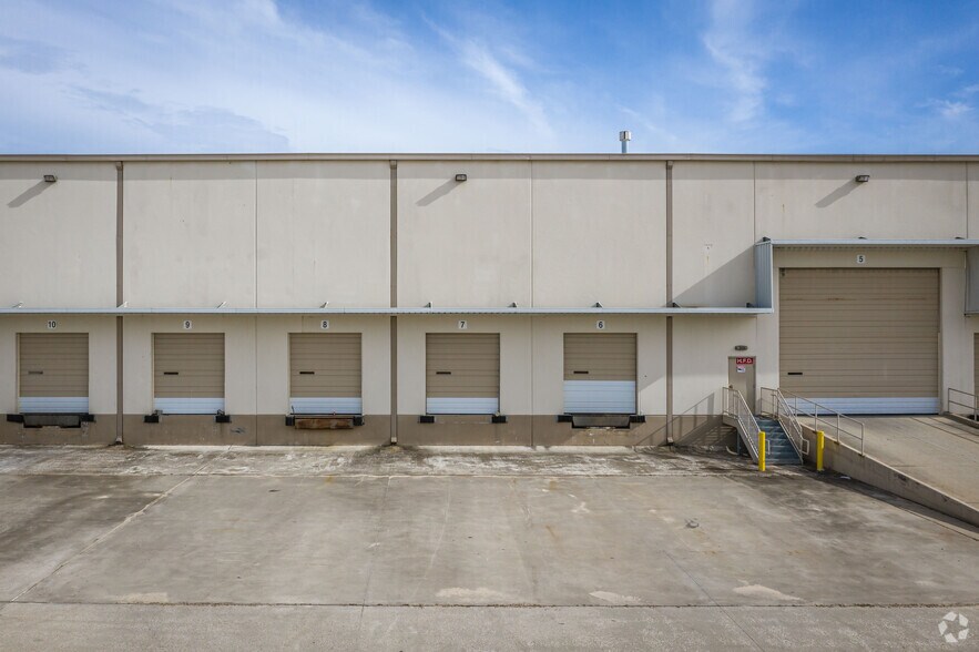 More Photos Of 15600 Morales Rd, Houston Distribution For Lease