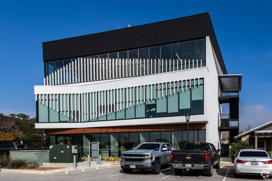 More Photos Of 411 W Main St, Round Rock Unknown For Lease