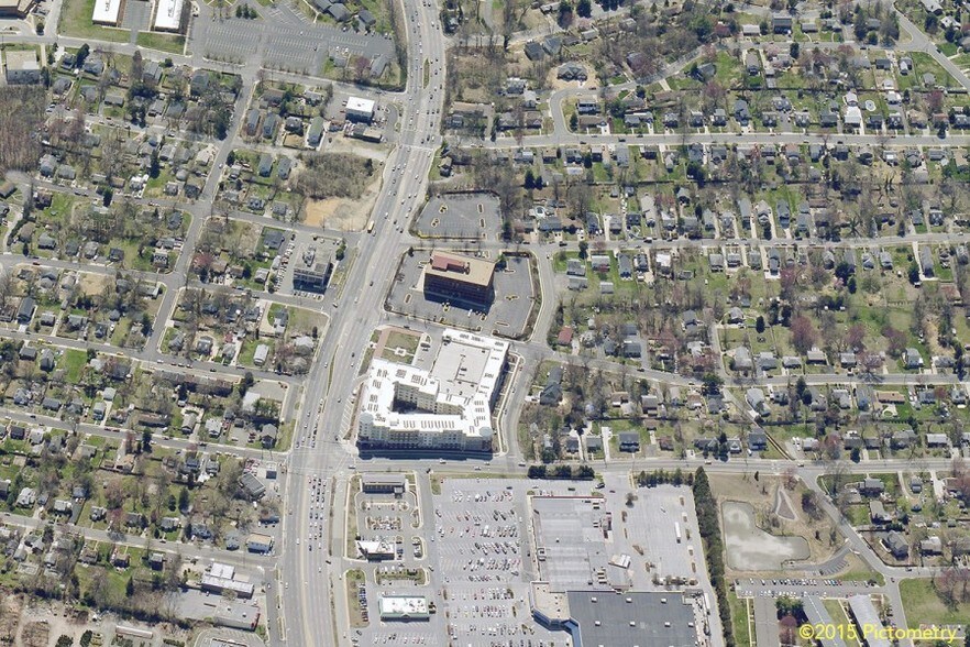 More Photos Of 6910 Richmond Hwy, Alexandria Office For Lease