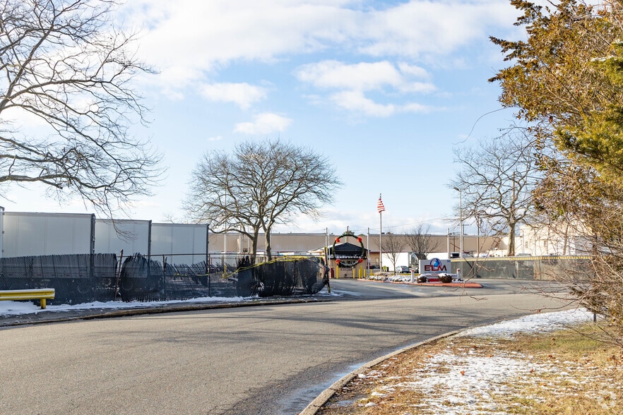 Primary Photo Of 50 Emjay Blvd, Brentwood Warehouse For Lease