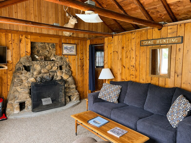 More Photos Of W17461 Norton Rd, Gould City Hotel For Sale