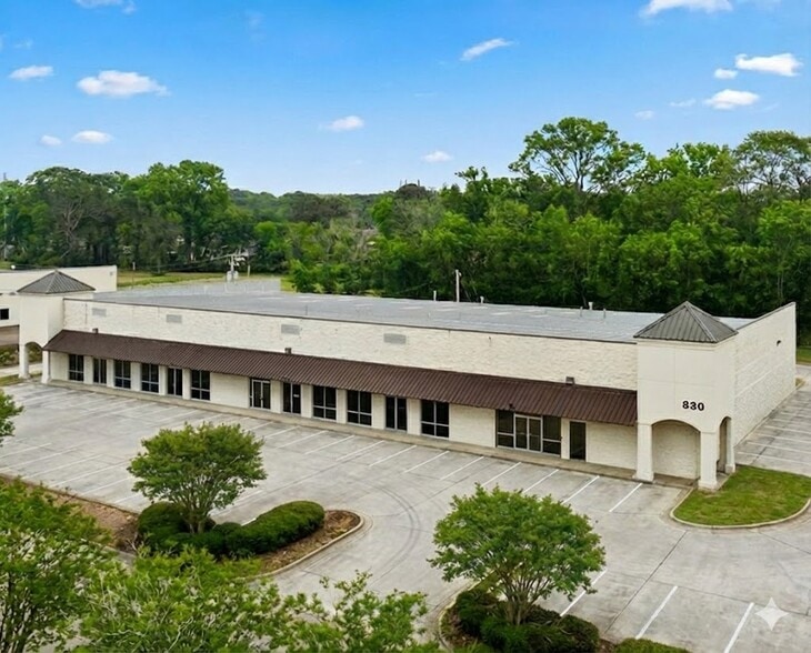 Primary Photo Of 830 Wilson Dr, Ridgeland Showroom For Sale