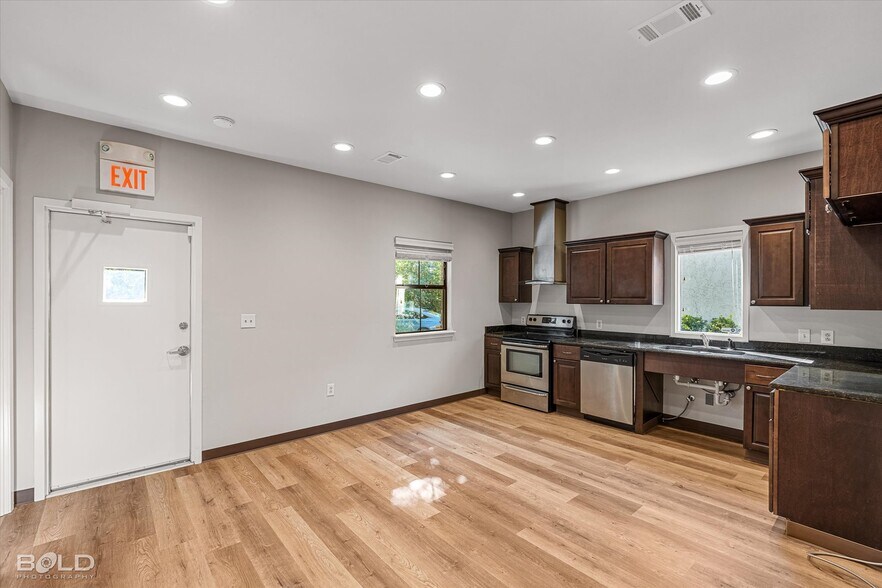 More Photos Of 3605 Youree Dr, Shreveport Office For Sale