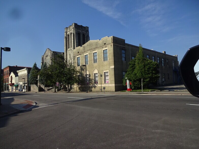 More Photos Of 317 Washington St W, Charleston Specialty For Sale