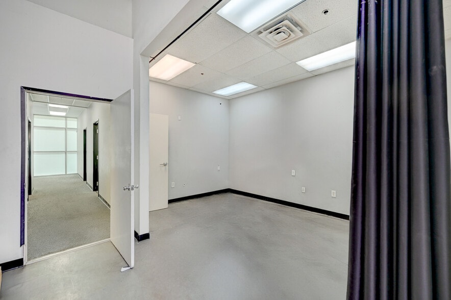 More Photos Of 3068 E Sunset Rd, Las Vegas Warehouse For Sale