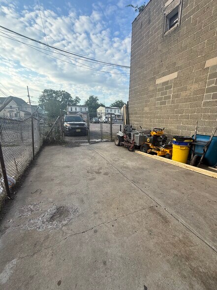More Photos Of 2621-2623 Westfield Ave, Camden Storefront Retail Residential For Sale