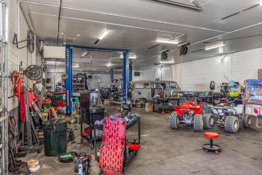 More Photos Of 511 N 1300 E, St George Warehouse For Sale