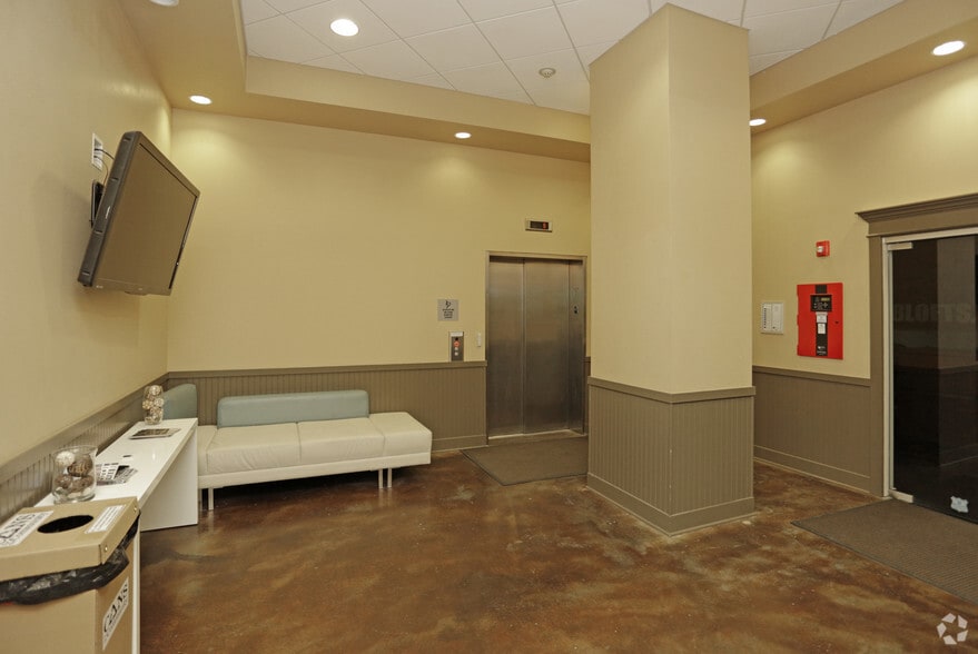 More Photos Of 901 New Hampshire St, Lawrence Apartments For Lease