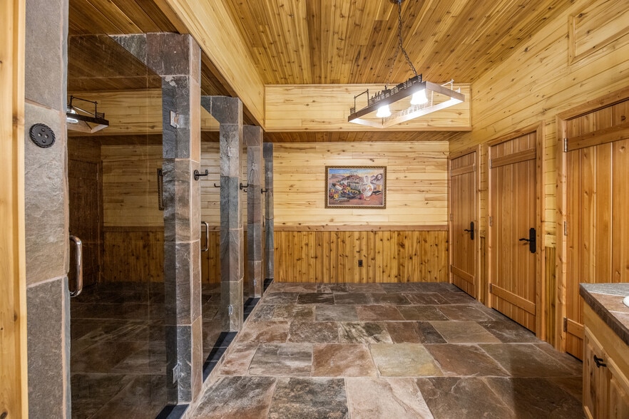 More Photos Of 1613 Black Canyon Rd, Heber Lodge Meeting Hall For Sale