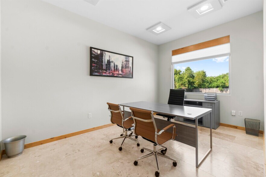 More Photos Of 25329 Budde Rd, The Woodlands Unknown For Lease