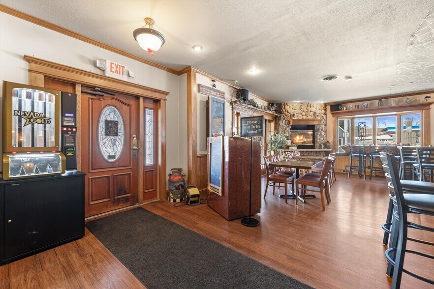 More Photos Of N67W33525 County Road K, Oconomowoc General Retail For Sale