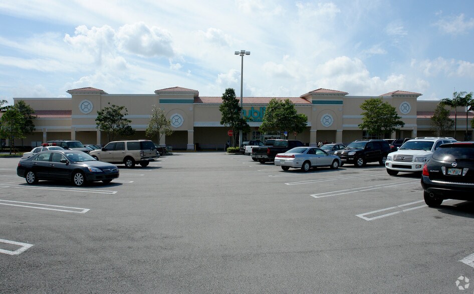 More Photos Of 16800 N Kendall Dr, Miami General Retail For Lease