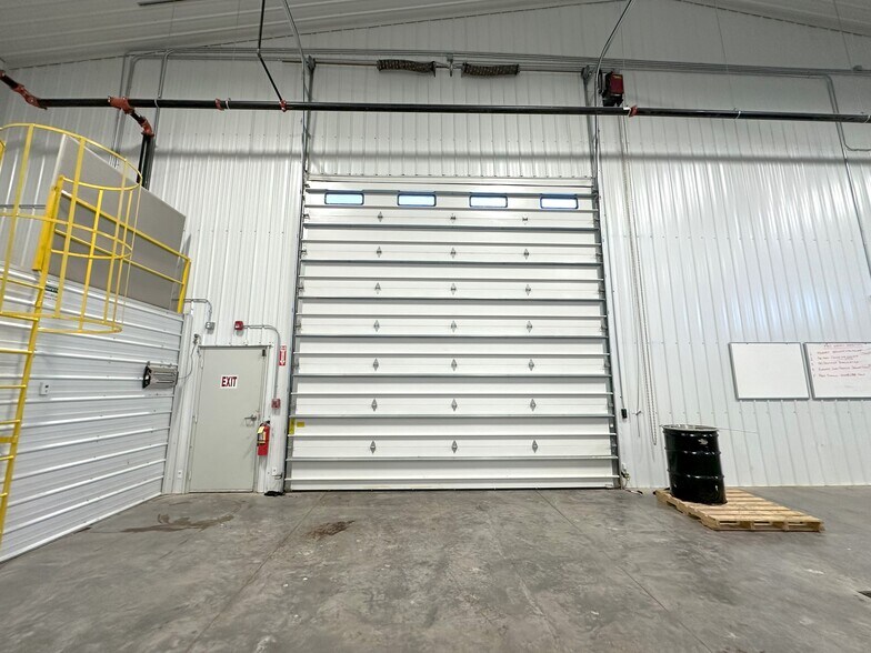 More Photos Of 18668 B50 Rd, Delta Distribution For Lease