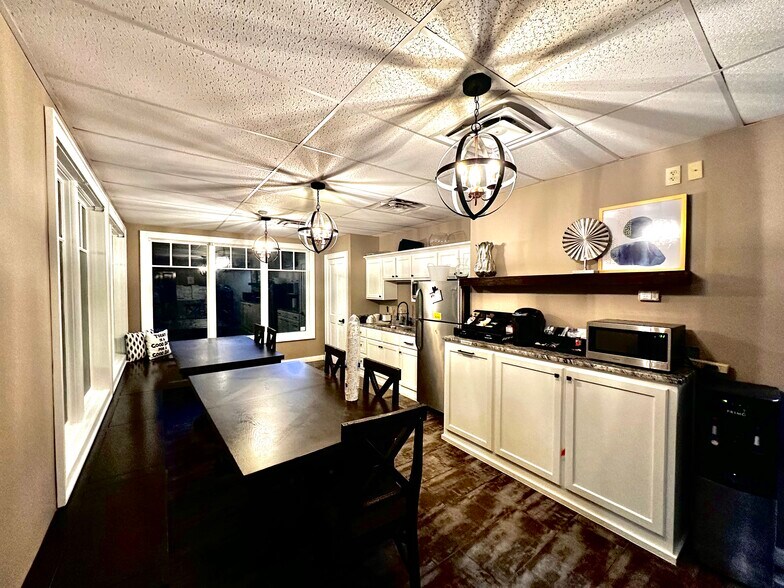 More Photos Of 1 Horizon Ct, Heath Office For Lease