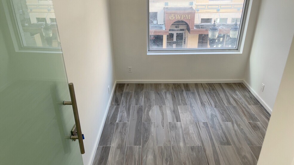 More Photos Of 39 NE 1st Ave, Miami Coworking Space